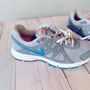 Woman’s Nike Evolution 2 Sneakers size 6 Gently used condition, clean.